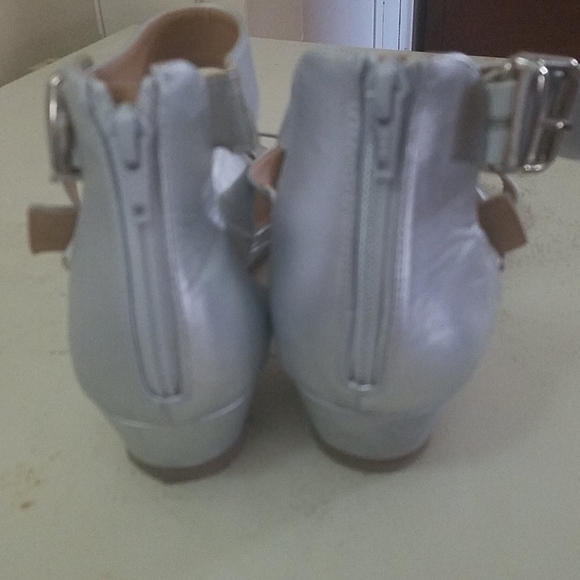 Sandals - Picture 3 of 6